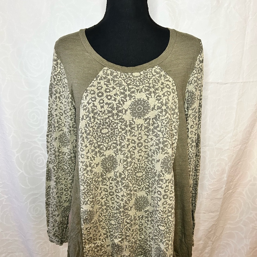 NWT VIGORELLA olive soy blend women’s Long Sleeve Top. Made in Australia.